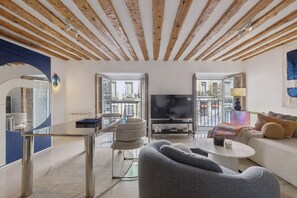 Living area - Stylish Retreat by Plaza Santa Ana (Madrid)