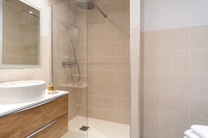 Towels - Chic Central Madrid Apartment with Light (Madrid)