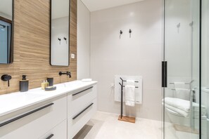 Towels - Stylish 2-Bed Apartment for 3 in Chamberí (Madrid)