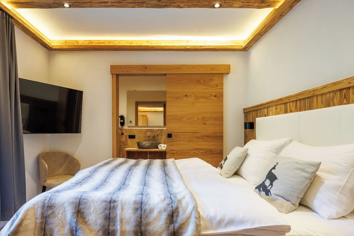 Apartment 6 - Reh