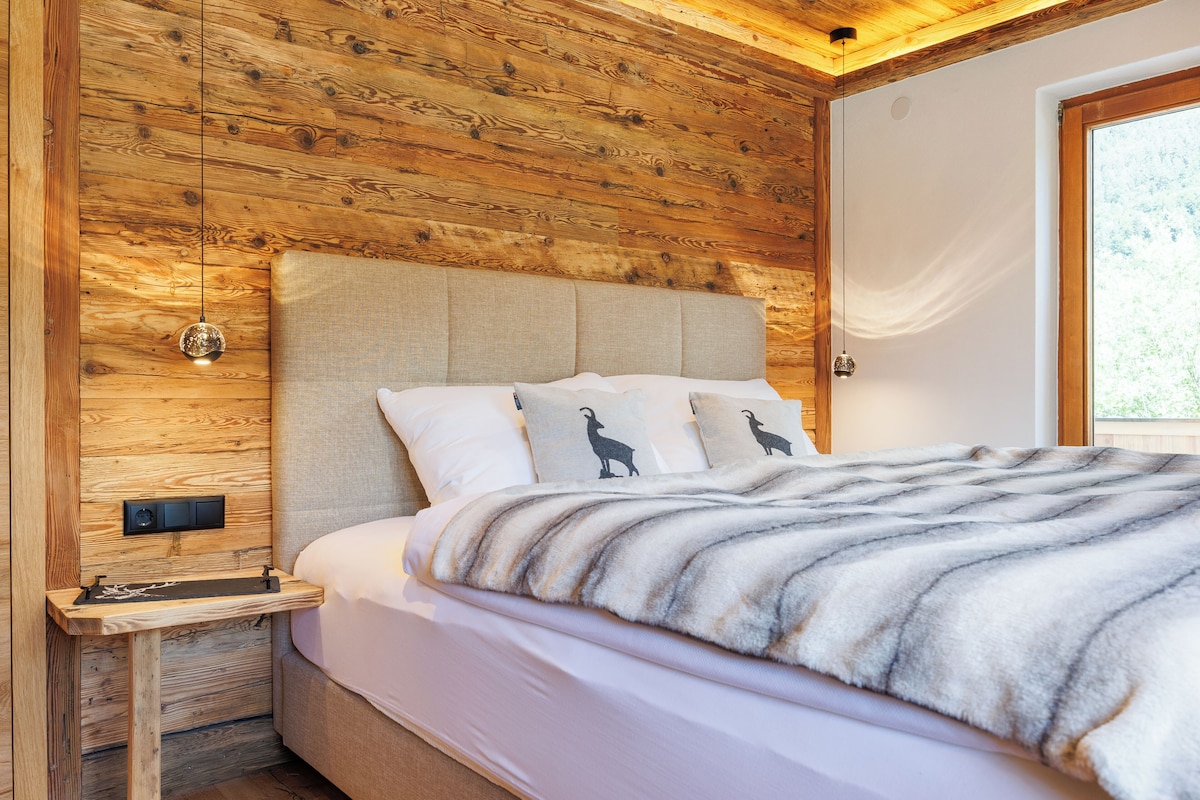 Apartment 5 - Rothirsch | Premium bedding, laptop workspace, blackout curtains, soundproofing