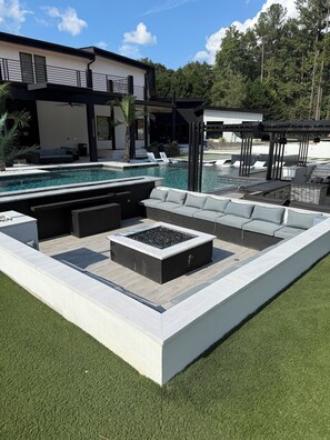 Terrace/patio - Gorgeous Modern Compound w/ private resort backyard & full outdoor kitchen (Decatur)