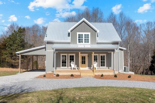 Cozy Modern Farmhouse near Normandy Lake