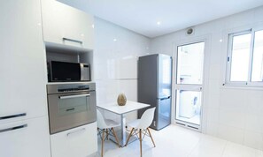 Fridge, microwave, oven, dishwasher - Le panorama: Superbe apt jardin de Carthage (La Goulette)