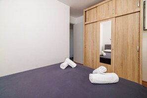 Room - First floor vacation apartment for 2 people - pool & whirlpool (Dramalj)