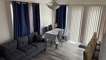 Kondominium, 3 kamar tidur | Ruang keluarga