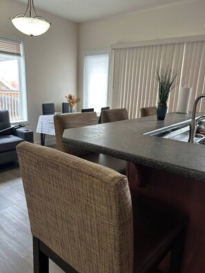 Condo, 4 habitaciones | Comedor
