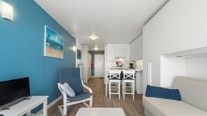 Living area - 1 bedroom accommodation in Sint Idesbald (Sint Idesbald)