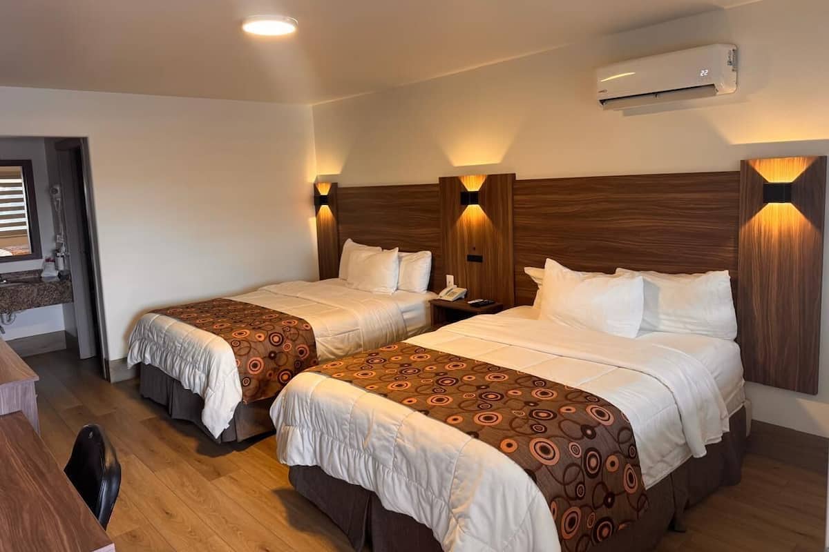 Phòng đôi Deluxe, 2 giường cỡ queen, không hút thuốc