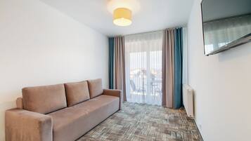 Studio Suite, Balcony | Living area