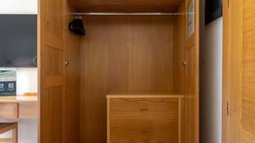 Habitación Confort con 1 cama doble o 2 individuales | Caja fuerte y wifi gratis