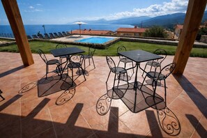 Outdoor dining - Hotiday Cala Gonone (Cala Gonone)