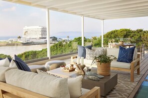 Outdoor dining - Walkers Beach (Plettenberg Bay)