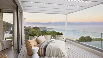 Signature Room | Terrace/patio