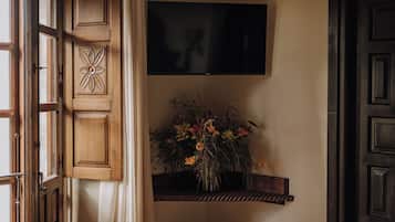 Habitación estándar doble, balcón, vistas al jardín | Interior