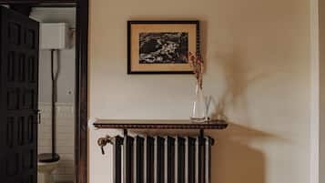 Habitación estándar doble, balcón, vistas al jardín | Interior