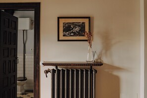 Standard Double Room, Balcony, Garden View | Interior - Hotel Boutique Palacio de Caranceja (Reocín)