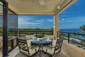 Outdoor dining - Beachfront 2BR condo in Wailea w/ pool and hot tub (Wailea)
