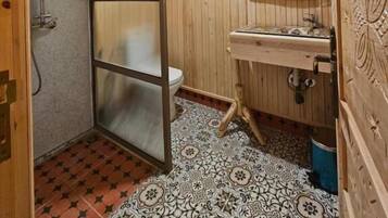 Superior Double or Twin Room, Balcony, Garden View | Bathroom