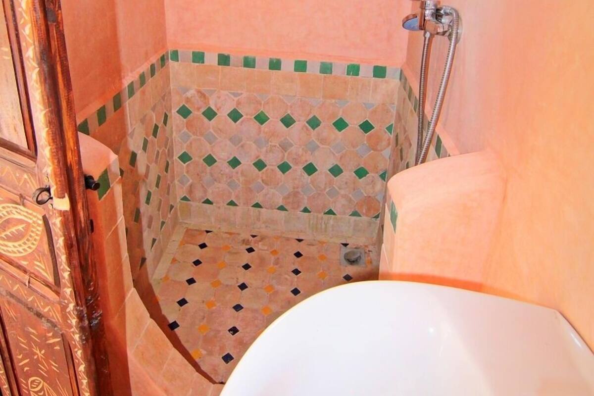 标准双人房或双床房, 阳台, 花园景观 | 浴室