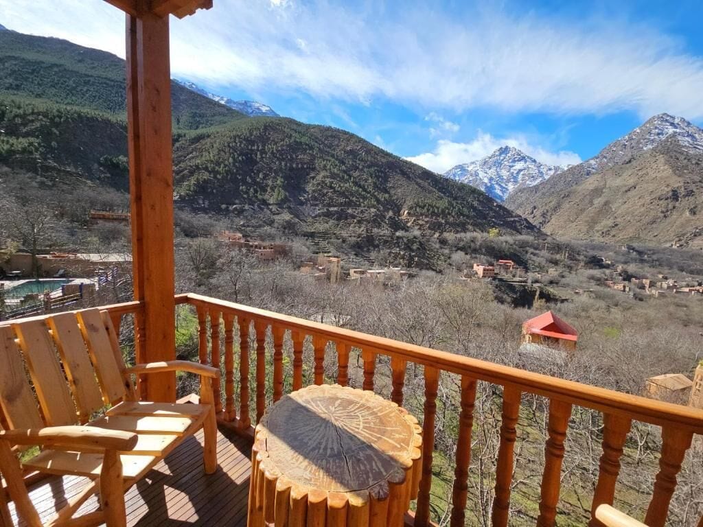 Kamer, 1 twee- of 2 eenpersoonsbedden, uitzicht op bergen | Terrein van de accommodatie