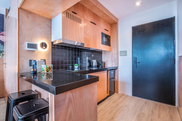 Deluxe Studio, Balcony, City View | Private kitchen - Trendy Apartments in Palermo Hollywood by BueRentals (Buenos Aires)