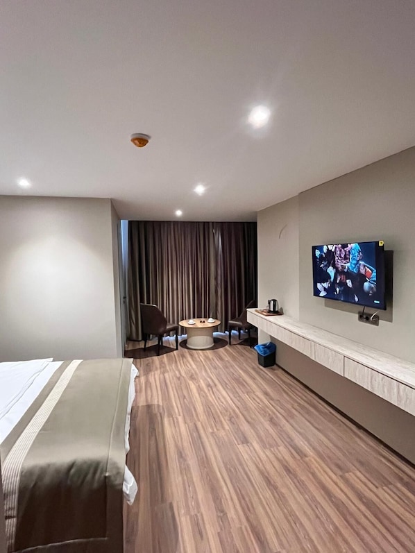 Luxury Double Room, 1 Bedroom, City View