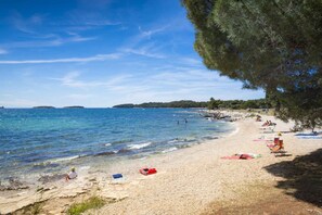 Beach nearby - Holiday Apartment with Pool (Rovinj)