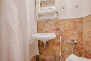 Bathroom - Balastro Design Rooms  (Venice)