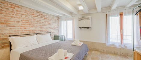 Habitación, vista al patio