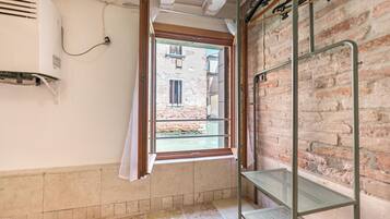 Zimmer, Blick auf den Innenhof | Innenbereich