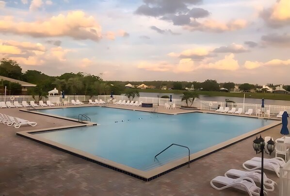 Pool - Upstay 2BR Golfer's Retreat w Patio Ventura Resort (Orlando)