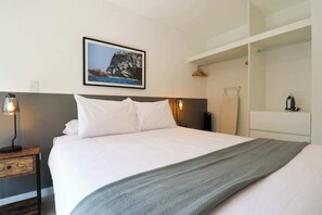 1 slaapkamer, een strijkplank/strijkijzer, wifi, beddengoed