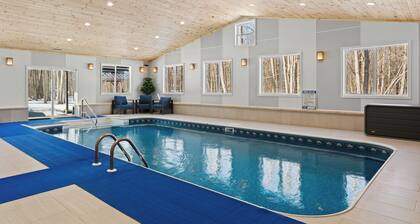 6 Masters, Indoor Pool, Pickle Ball Ct, Game Room