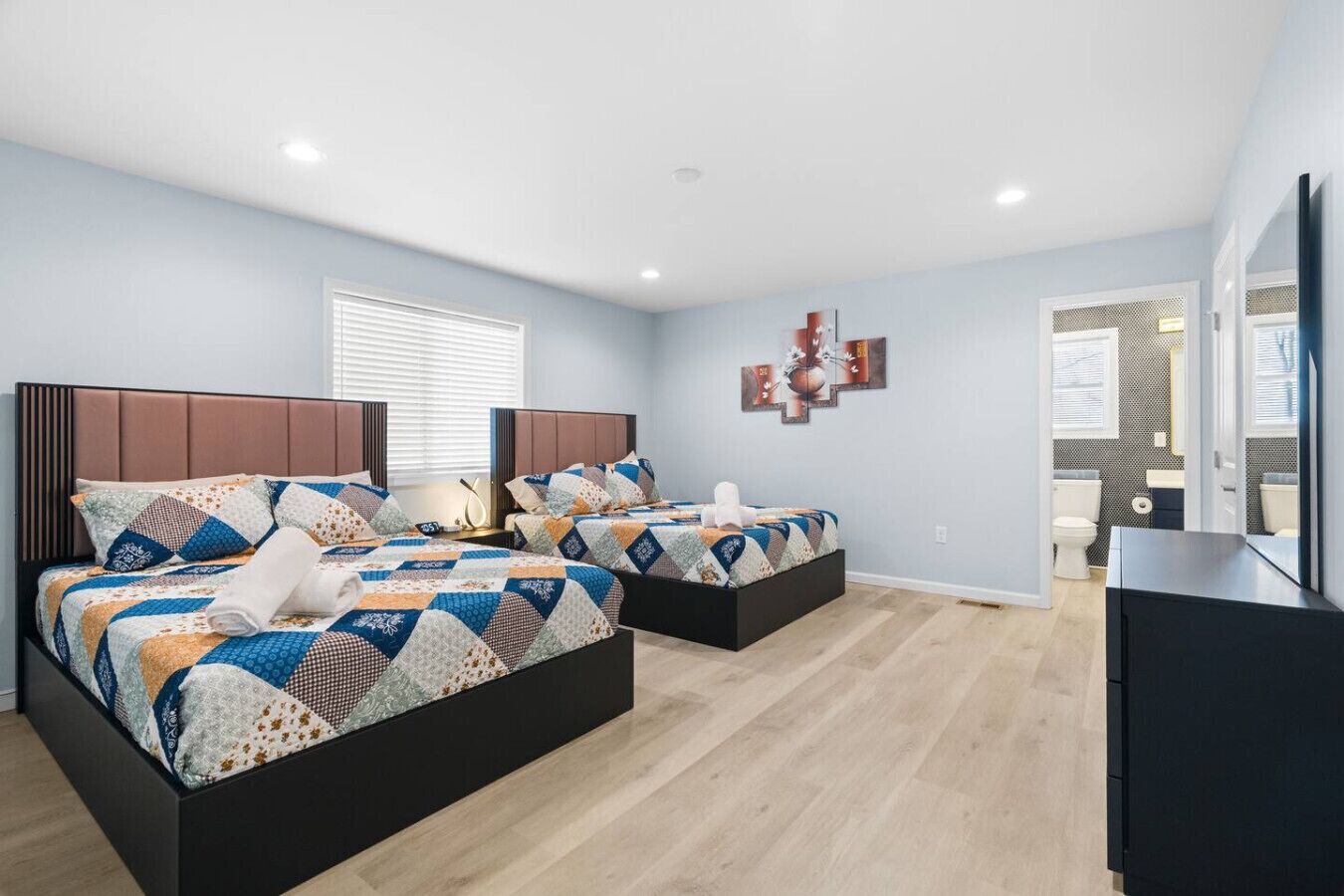 6 bedrooms, desk, iron/ironing board, WiFi