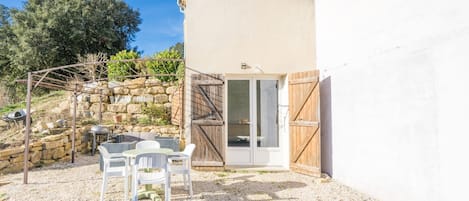 屋外ダイニングエリア