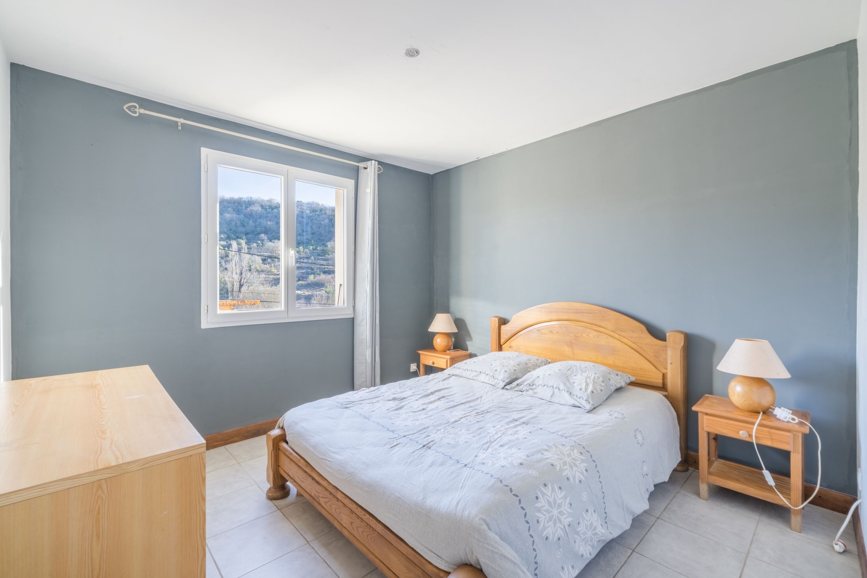 3 dormitorios, tabla de planchar con plancha, wifi gratis y ropa de cama