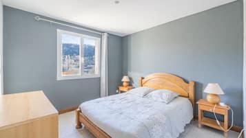 3 dormitorios, tabla de planchar con plancha, wifi gratis y ropa de cama