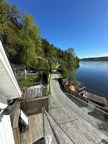 Holiday home by lake