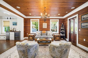 TV, offices - Luxury Residence in Old Town Key West w Pool (Key West)