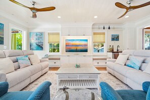 TV, offices - Luxury Residence in Old Town Key West w Pool (Key West)