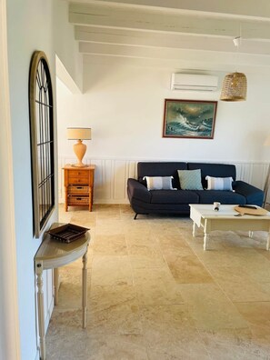TV - Maison avec jardin à 2 minutes à pied du centre (Sarlat-la-Canéda)