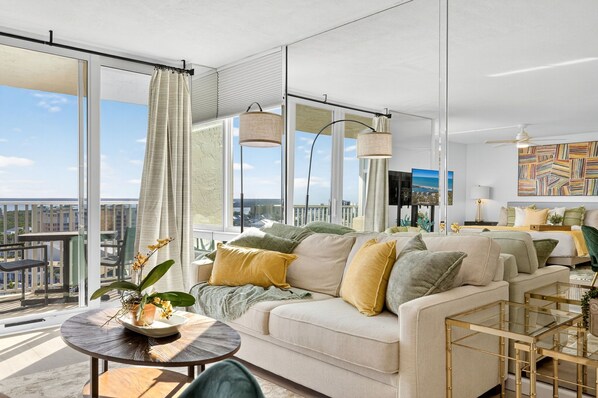 TV - 🏖️Beachfront | Incredible Views | Estero Beach & Tennis Club-Penthouse 1A🏖️ (Fort Myers Beach)