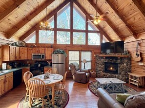 Interior - Mossy Trail Treasure Gatlinburg Cabin (Sevierville)