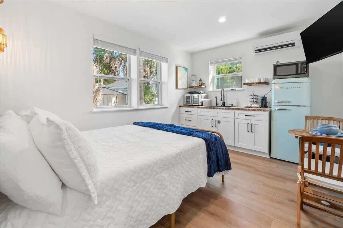 1 bedroom, travel cot, WiFi, bed sheets