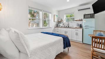 1 bedroom, travel cot, WiFi, bed sheets