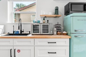 Private kitchen - I Steps to the shore I studio apt I (Jacksonville Beach)