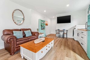 Living area - I Steps to the shore I studio apt I (Jacksonville Beach)