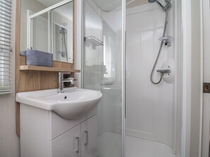 Cottage | Bathroom | Shower - Willerby Malton (Ruthin)