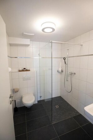 Classic Single Room, Non Smoking, Private Bathroom | Bathroom - Gasthof Löwen (Herznach-Ueken)